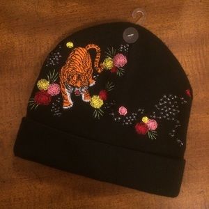 Fashion Embroidered Tiger Stocking Cap